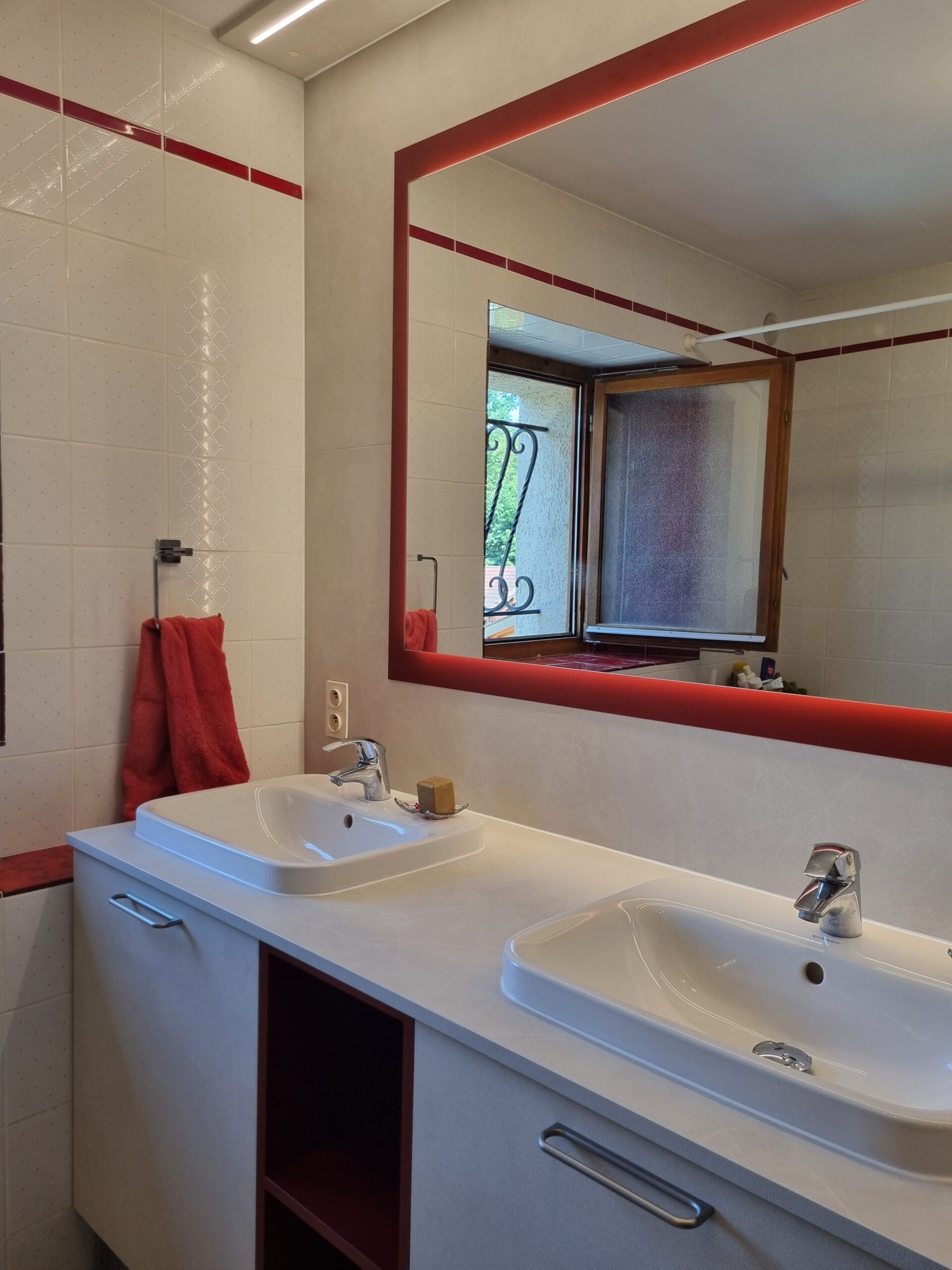 Meuble de salle de bain sur-mesure à Annecy par MAD by Meia 